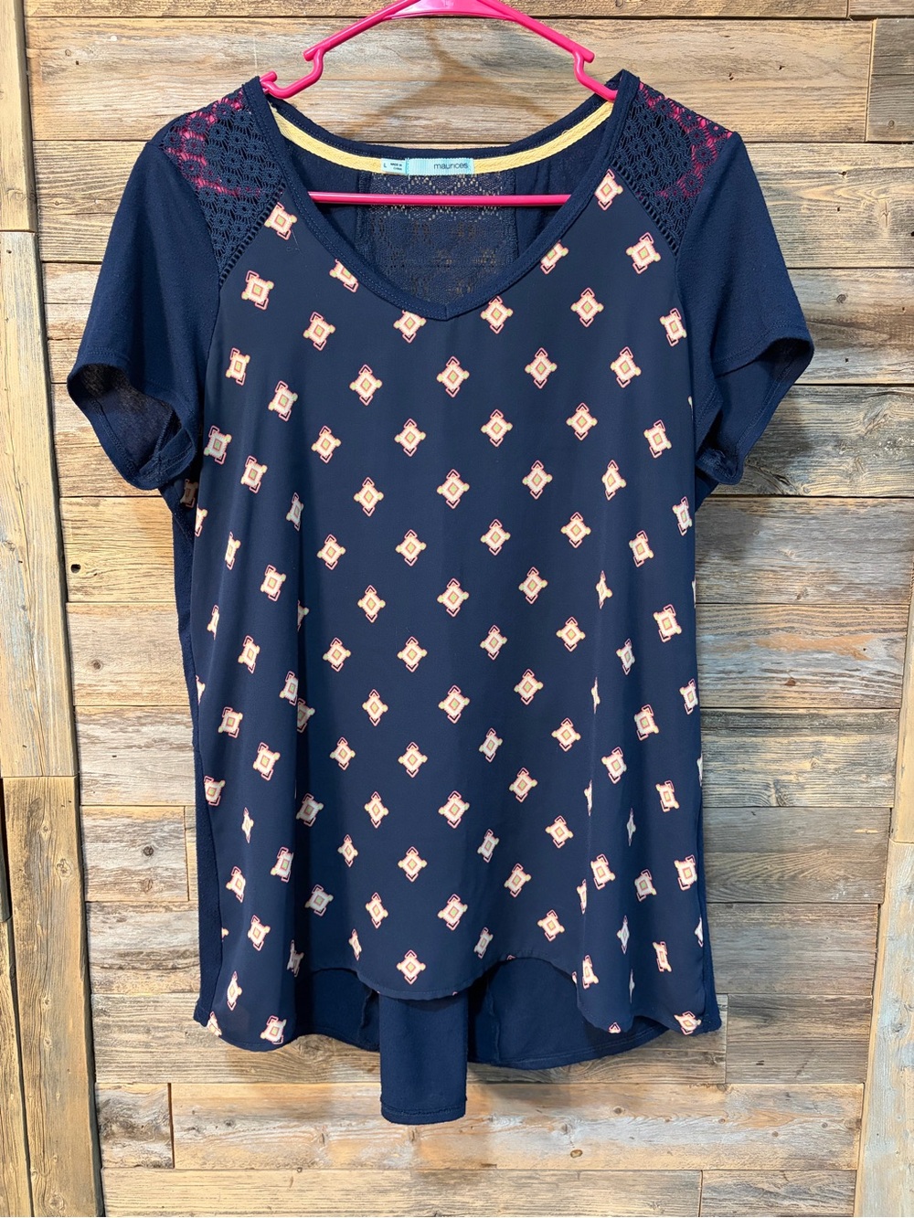 Maurices Navy Patterned Short-Sleeve V-Neck Top - size M